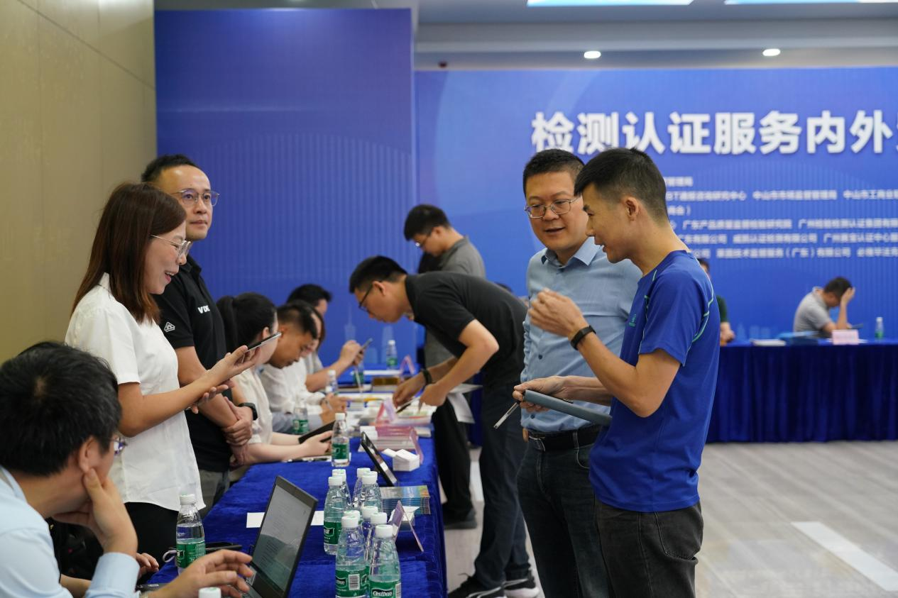 技术服务机构现场为企业纾困解难.png